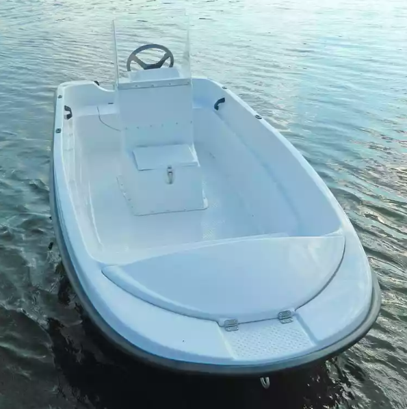 Стеклопластиковая лодка Пингвин с консолью (тримаран) в Барнауле