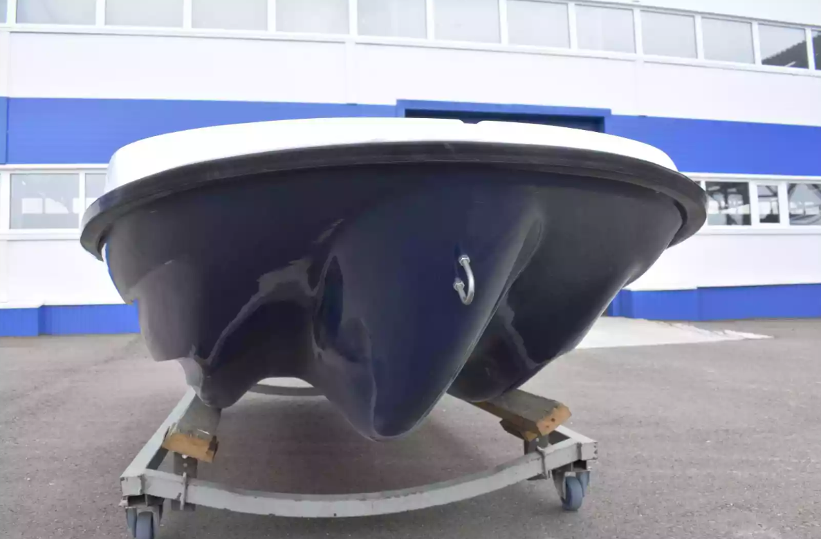 Стеклопластиковая лодка Пингвин New (тримаран) в Барнауле