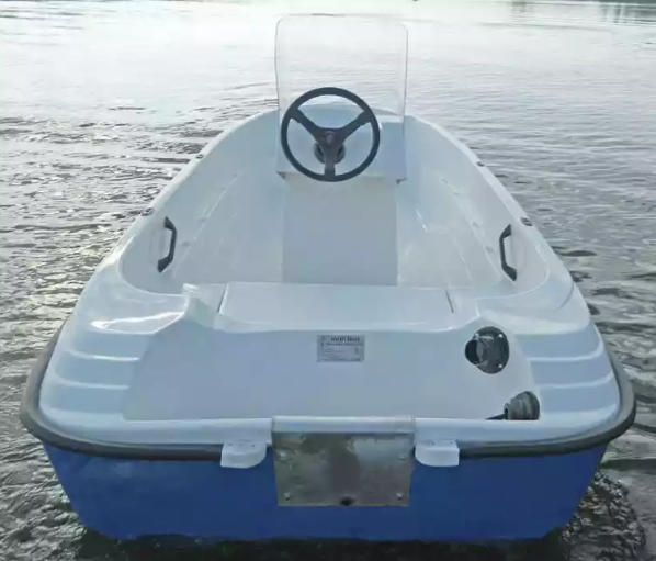 Стеклопластиковая лодка Пингвин с консолью (тримаран) в Барнауле