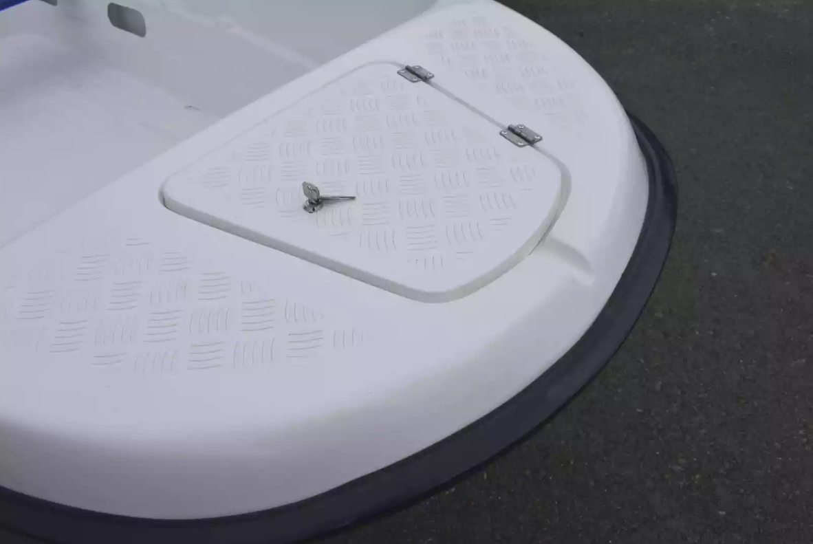 Стеклопластиковая лодка Пингвин New (тримаран) в Барнауле