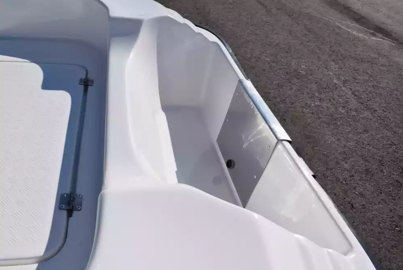 Стеклопластиковая лодка Пингвин (тримаран) в Барнауле