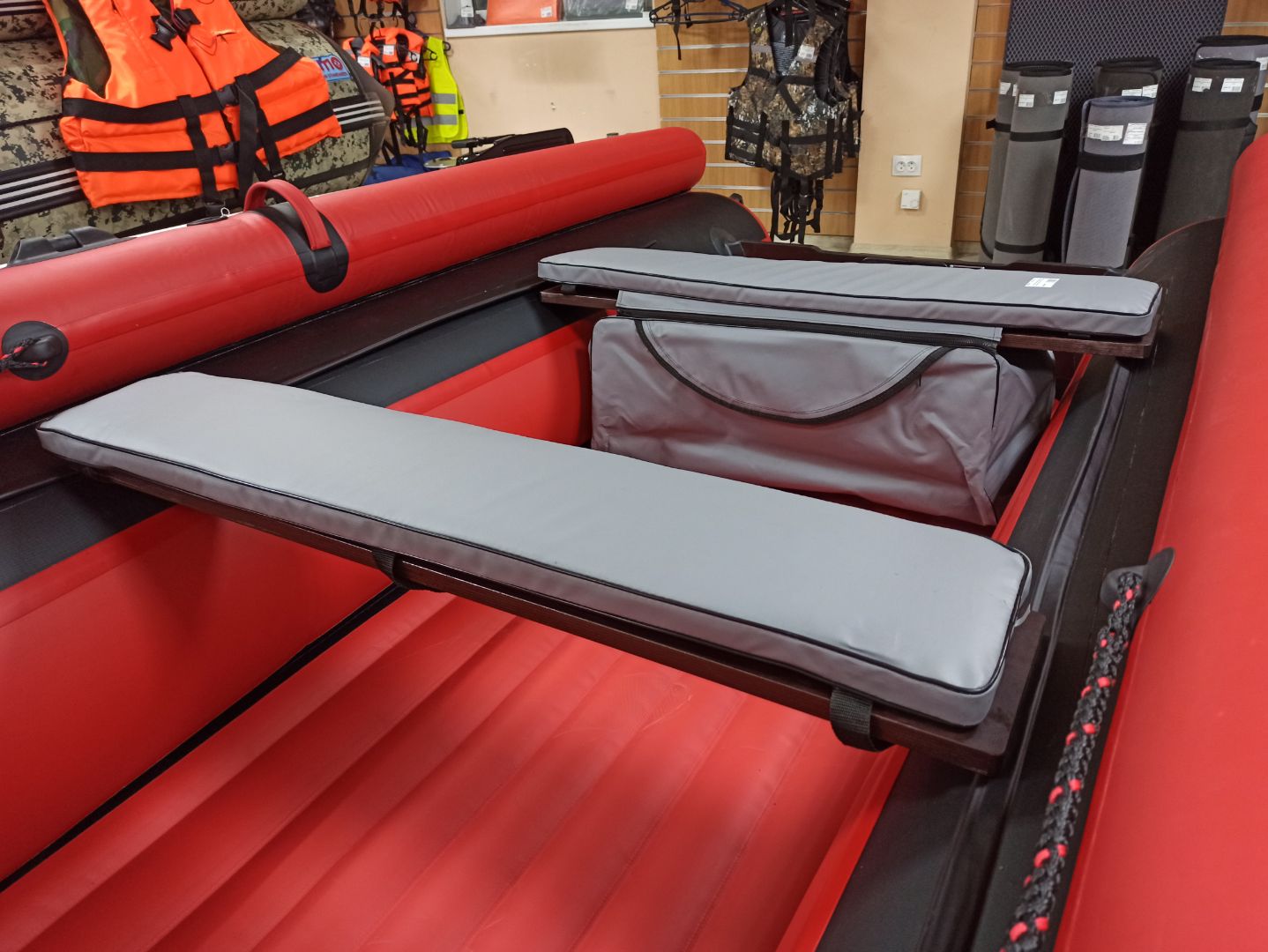 КОМПЛЕКТ МЯГКИХ НАКЛАДОК С СУМКОЙ ДЛЯ ЛОДОК 110Х20 СЕРЫЙ в Барнауле