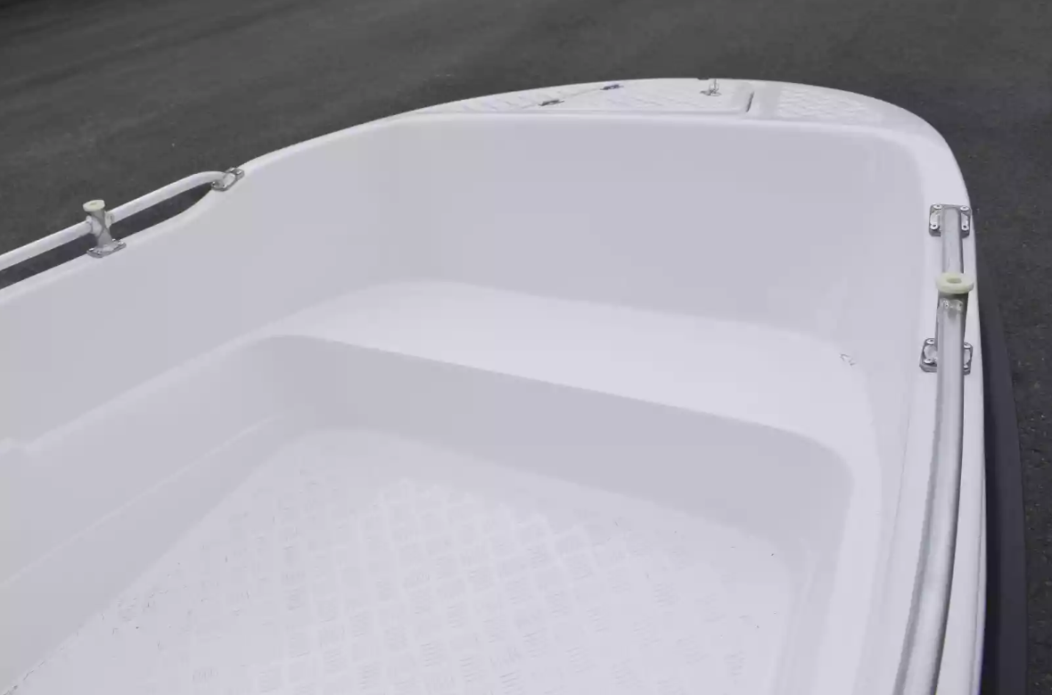 Стеклопластиковая лодка Пингвин New (тримаран) в Барнауле