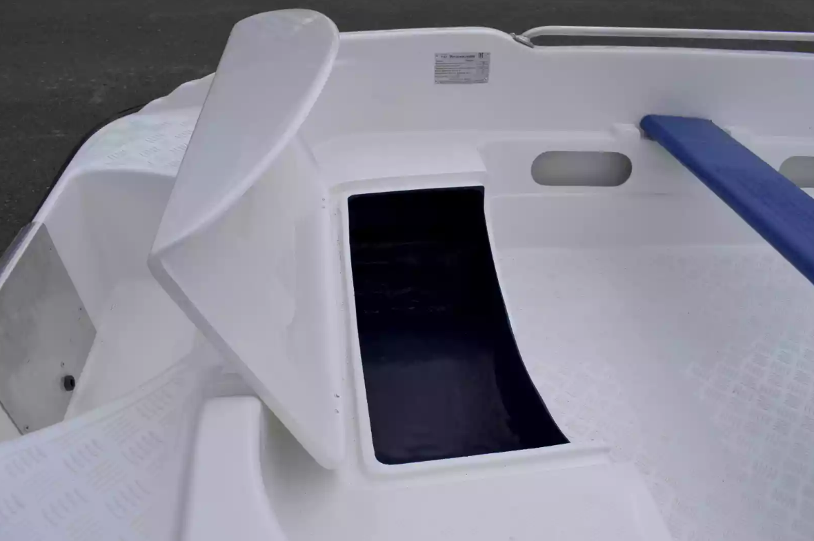 Стеклопластиковая лодка Пингвин New (тримаран) в Барнауле