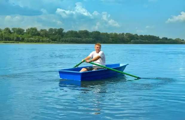 Стеклопластиковая лодка Малютка в Барнауле