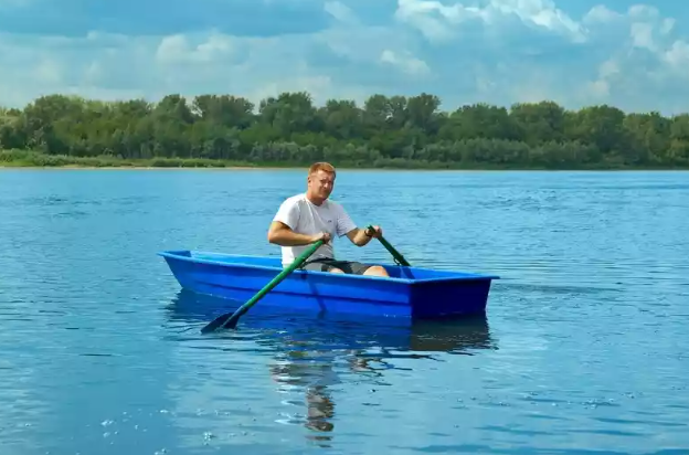 Стеклопластиковая лодка Малютка в Барнауле