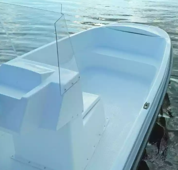 Стеклопластиковая лодка Пингвин с консолью (тримаран) в Барнауле