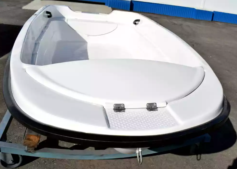 Стеклопластиковая лодка Пингвин (тримаран) в Барнауле