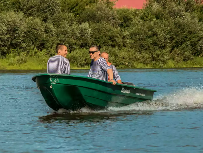 Стеклопластиковая лодка Neman-340 (тримаран) в Барнауле