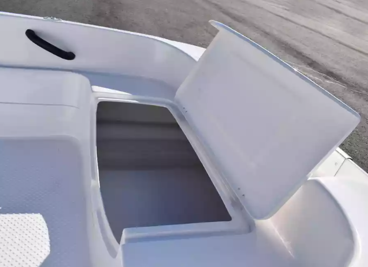 Стеклопластиковая лодка Пингвин (тримаран) в Барнауле