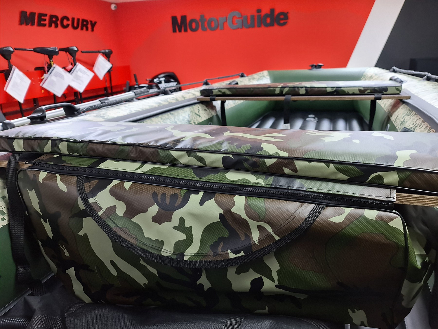 КОМПЛЕКТ МЯГКИХ НАКЛАДОК С СУМКОЙ ДЛЯ ЛОДОК 105Х20 КАМУФЛЯЖ в Барнауле